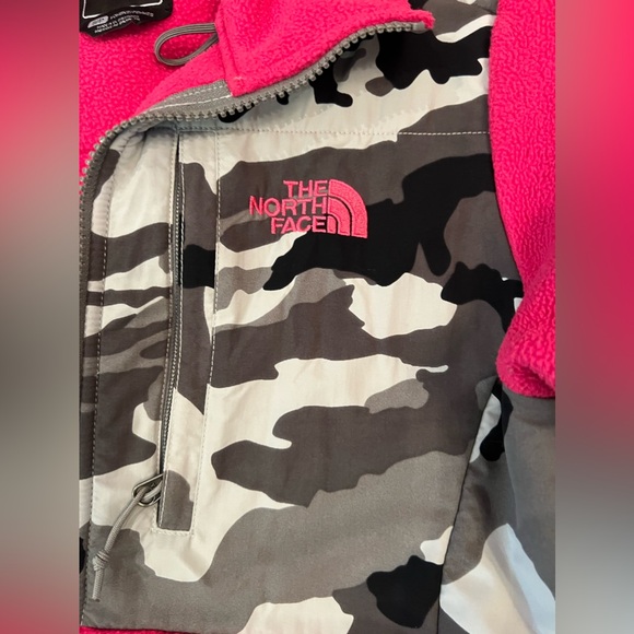 North Face woman’s fleece camo pink small - Picture 3 of 4